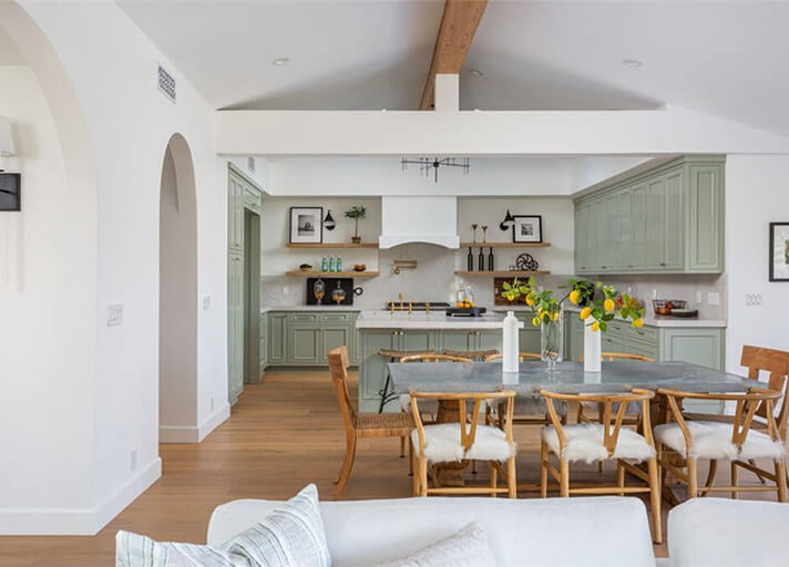 Open plan dining and kitchen area